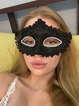 AlexandraMoore03 online show from July 17, 5:45 am