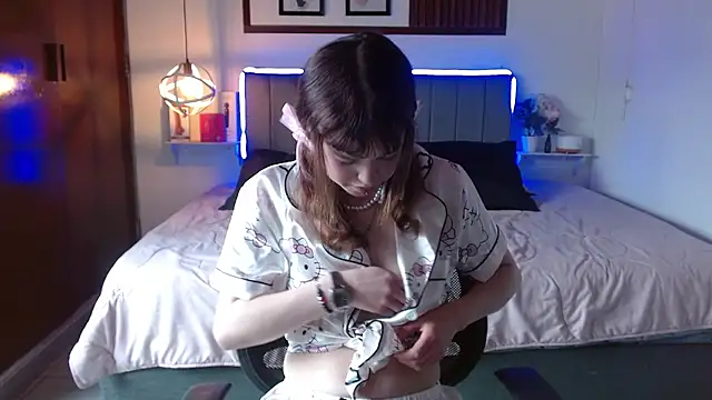 Evelynn fox  online show from July 14, 7:29 pm