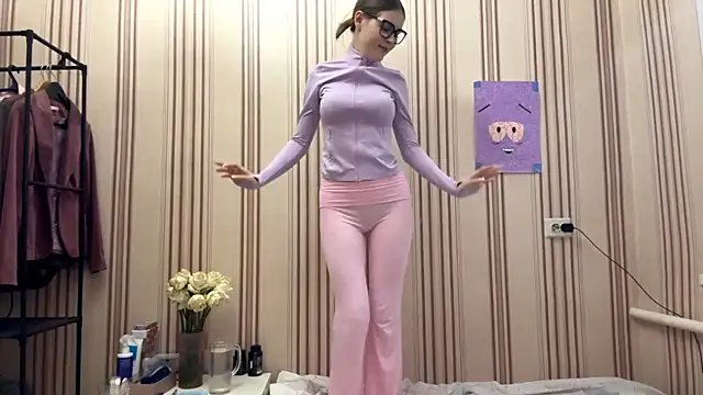 MiaWonderind online show from July 7, 1:47 pm