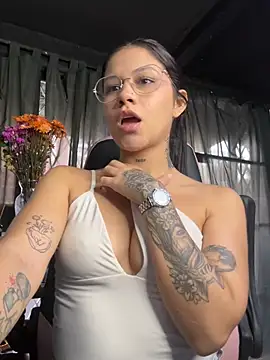 ashleytravis Bless online show from June 13, 12:02 pm