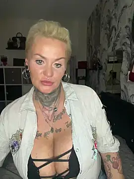 InkedMissLaBaehm online show from July 14, 10:03 pm