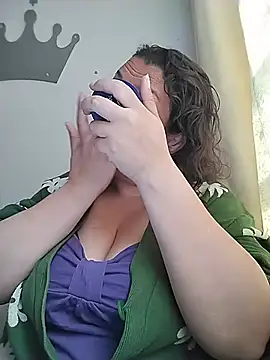  Saraqueen-- online show from June 28, 6:58 pm