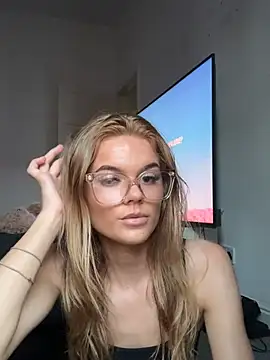 TaliaWhiteX online show from June 26, 8:32 pm