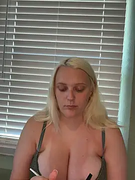 Blondebarbie21 online show from June 28, 7:42 pm