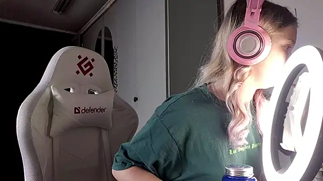 FunnyLila online show from June 28, 5:14 am
