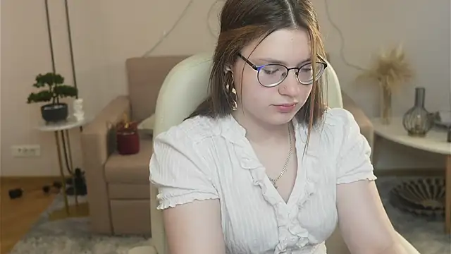 RoxieMatsuo online show from July 1, 9:42 am