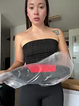 mia bornner online show from July 9, 8:11 pm