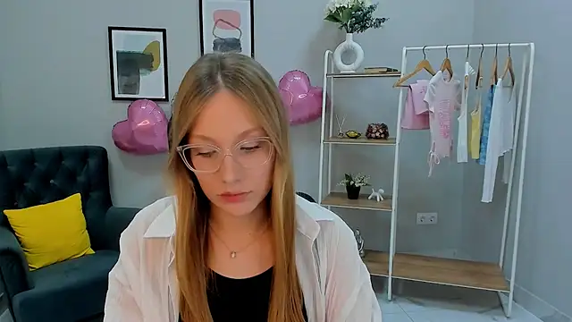 Elizabeth Hunt online show from June 26, 10:49 am