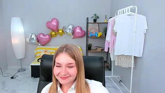 RebeccaPhillips online show from June 28, 2:01 pm