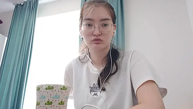 BeatrizGeving online show from July 6, 7:46 am