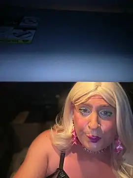 SiSSY BARBiE online show from August 10, 7:01 am