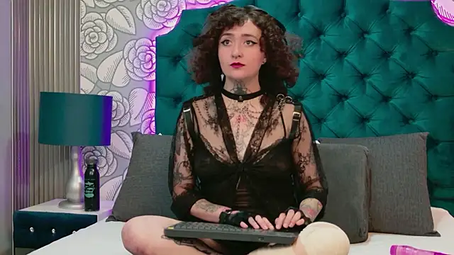 DaphneVelvett online show from July 9, 9:50 pm