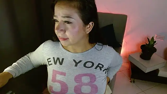 lispetite online show from February 27, 6:35 am