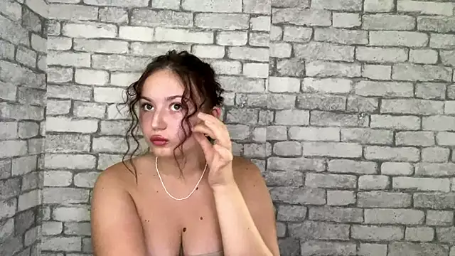Mila Jess online show from August 4, 9:04 am