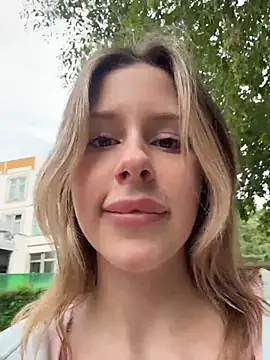 BellaBlash online show from July 20, 3:36 pm