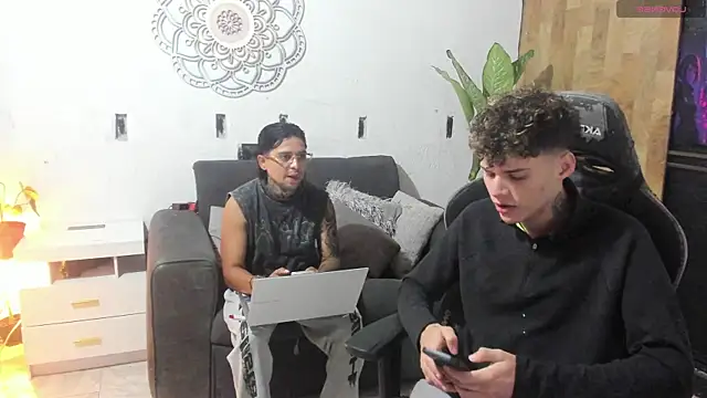 abrahan y alejo online show from August 4, 1:44 am