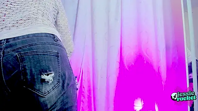 jessierocketx online show from April 18, 10:42 pm
