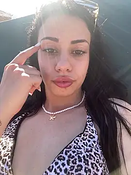 EllaBubbless online show from August 2, 2:09 pm