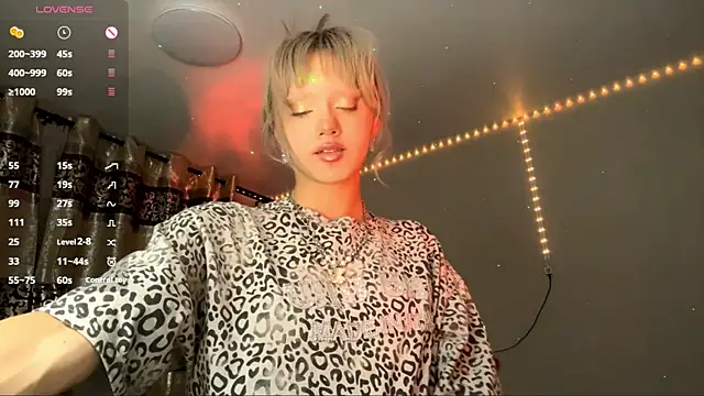 MichellFitzloff online show from August 6, 9:55 pm