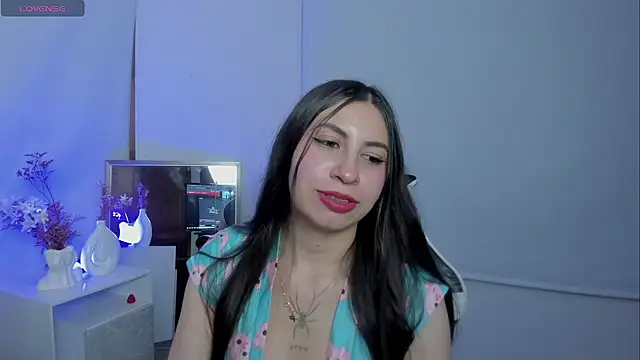 EmmillyQueen online show from August 8, 4:31 am