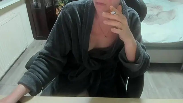 minoesje37 online show from April 11, 7:50 pm