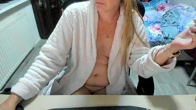 minoesje37 online show from October 9, 8:02 pm