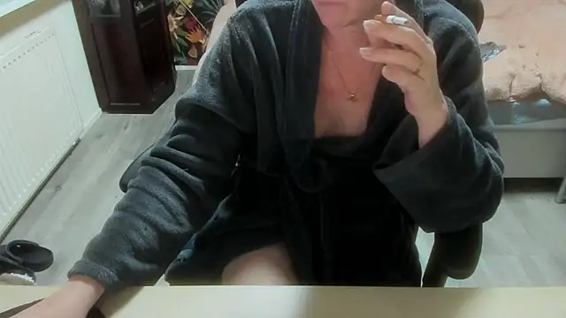 minoesje37 online show from February 5, 8:56 pm