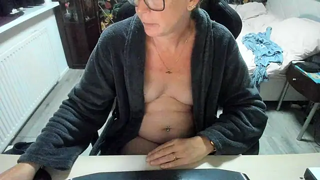 minoesje37 online show from September 15, 7:54 pm