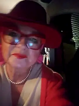 MucMilf59 online show from October 25, 7:10 pm