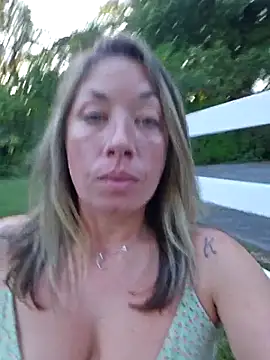Snapshot of _NinaLuvSins_ chatting on September 28, 10:15 pm  NinaLuvSins  online show from September 28, 10:15 pm