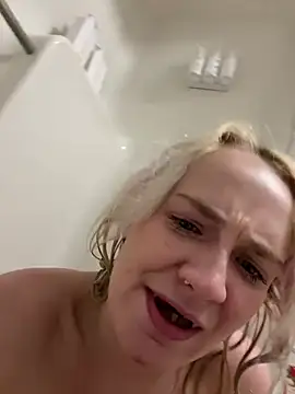 SugarTits199869 online show from April 13, 3:30 am
