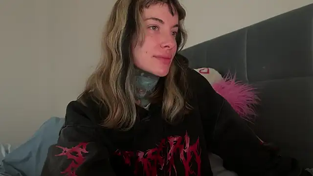 airgeadx online show from April 11, 4:10 pm