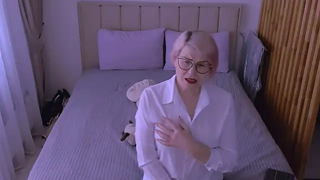 sabrinamacmarren online show from March 20, 9:58 am