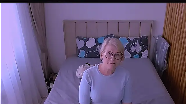 sabrinamacmarren online show from April 17, 2:52 pm