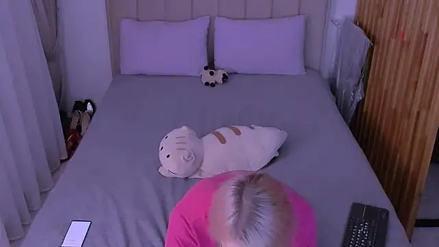 sabrinamacmarren online show from March 26, 5:36 pm