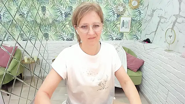 Paris Cherry online show from November 28, 1:25 pm