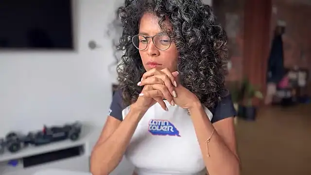 illaroom online show from December 5, 6:53 pm