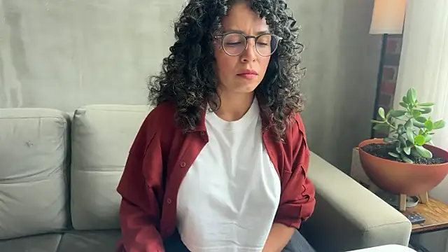 Snapshot of illaroom chatting on September 30, 7:52 pm illaroom online show from September 30, 7:52 pm