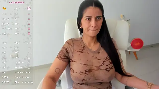 Snapshot of renata_t_ chatting on October 21, 4:33 pm renata t online show from October 21, 4:33 pm