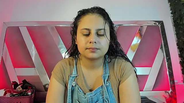 AbbyTaylorr online show from November 12, 9:13 pm