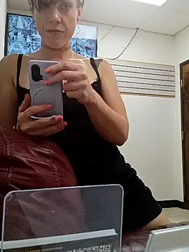 Snapshot of TheDaisyChaos chatting on September 16, 1:13 am TheDaisyChaos online show from September 16, 1:13 am