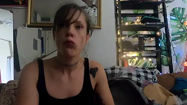Snapshot of TheDaisyChaos chatting on October 5, 11:48 am TheDaisyChaos online show from October 5, 11:48 am