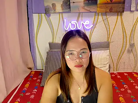 BURBERRY69 online show from March 15, 12:40 pm