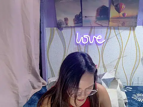 BURBERRY69 online show from February 13, 1:02 pm