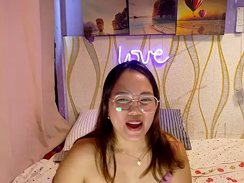 BURBERRY69 online show from February 24, 7:51 am