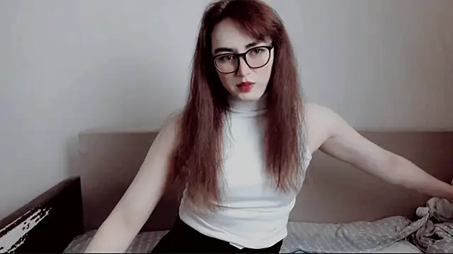 Snapshot of MinniMaksy chatting on October 12, 10:06 am MinniMaksy online show from October 12, 10:06 am