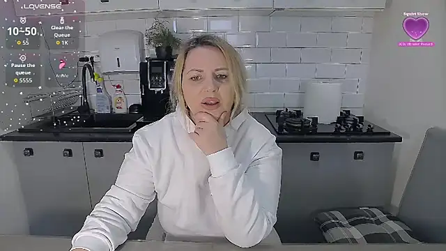 erikaerika online show from March 4, 9:16 am