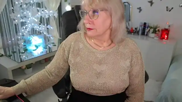 Ghertrude52 online show from December 18, 5:23 am