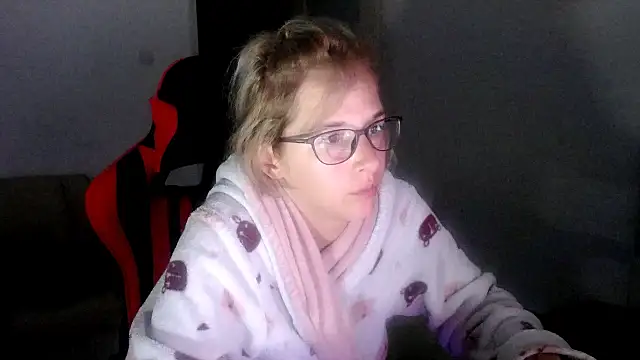 Snapshot of SmokerLety chatting on October 4, 6:34 pm SmokerLety online show from October 4, 6:34 pm
