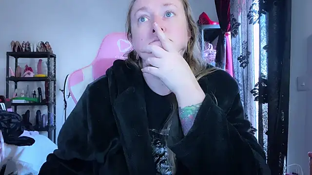 kisicaxx online show from February 17, 3:00 pm